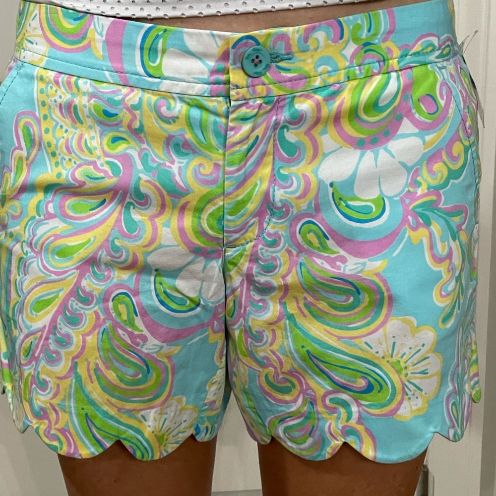 NWT Lilly Pulitzer scalloped edge shorts size 00 (xsmall) green and pink - Picture 1 of 4